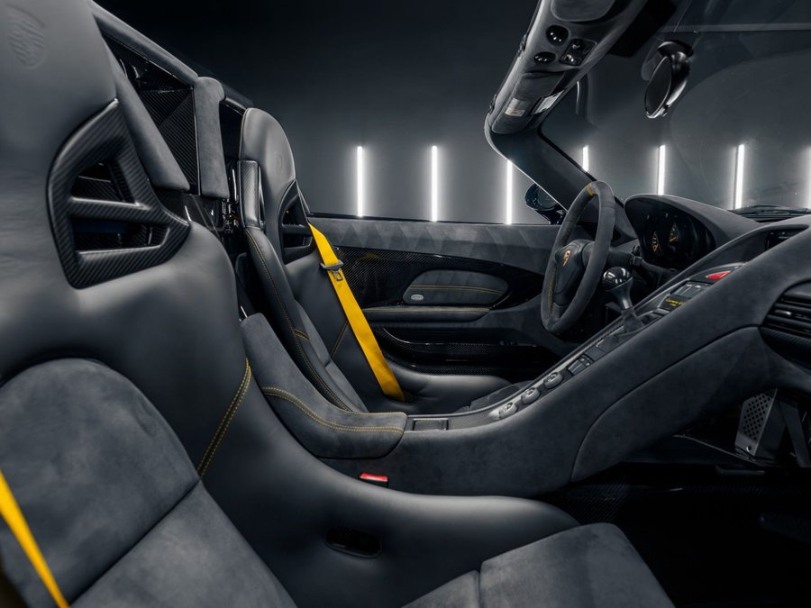 Used 2005 Porsche Carrera GT RWD image 14