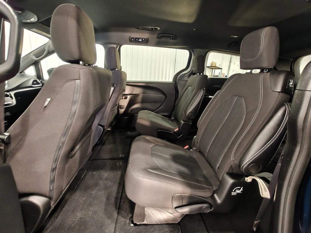 Used 2024 Chrysler Pacifica Touring FWD image 26