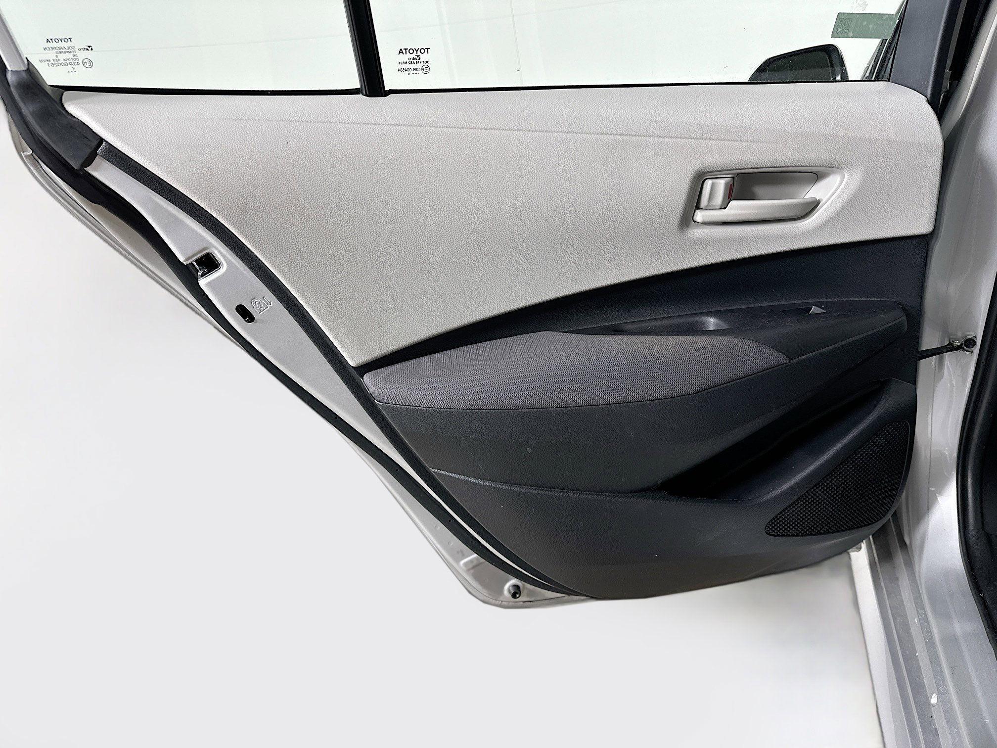 Used 2025 Toyota Corolla LE image 24