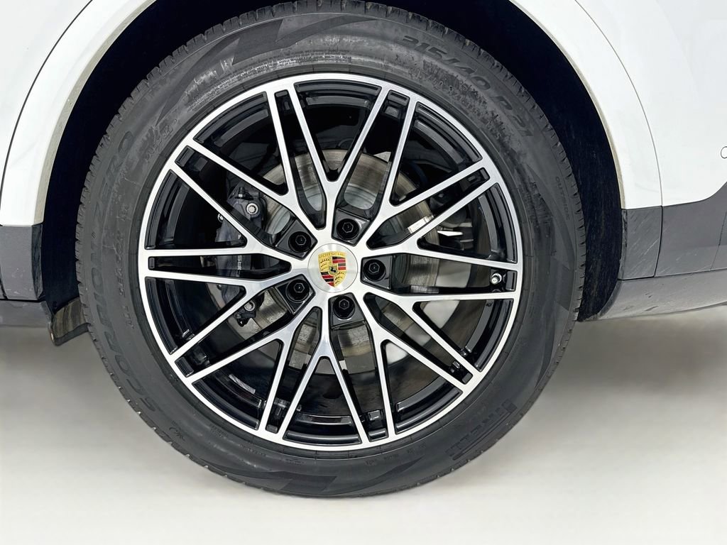 Certified 2024 Porsche Cayenne AWD/4WD image 11
