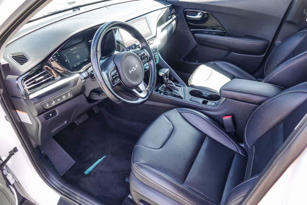 Certified 2022 Kia Niro Touring Special Edition FWD image 16