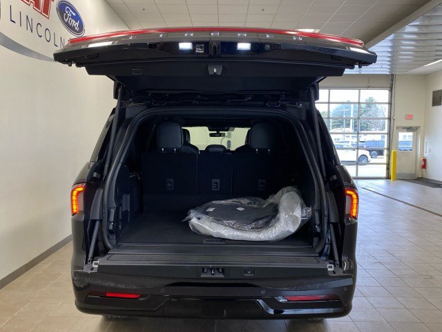 New 2026 Lincoln Navigator L Black Label AWD/4WD image 9