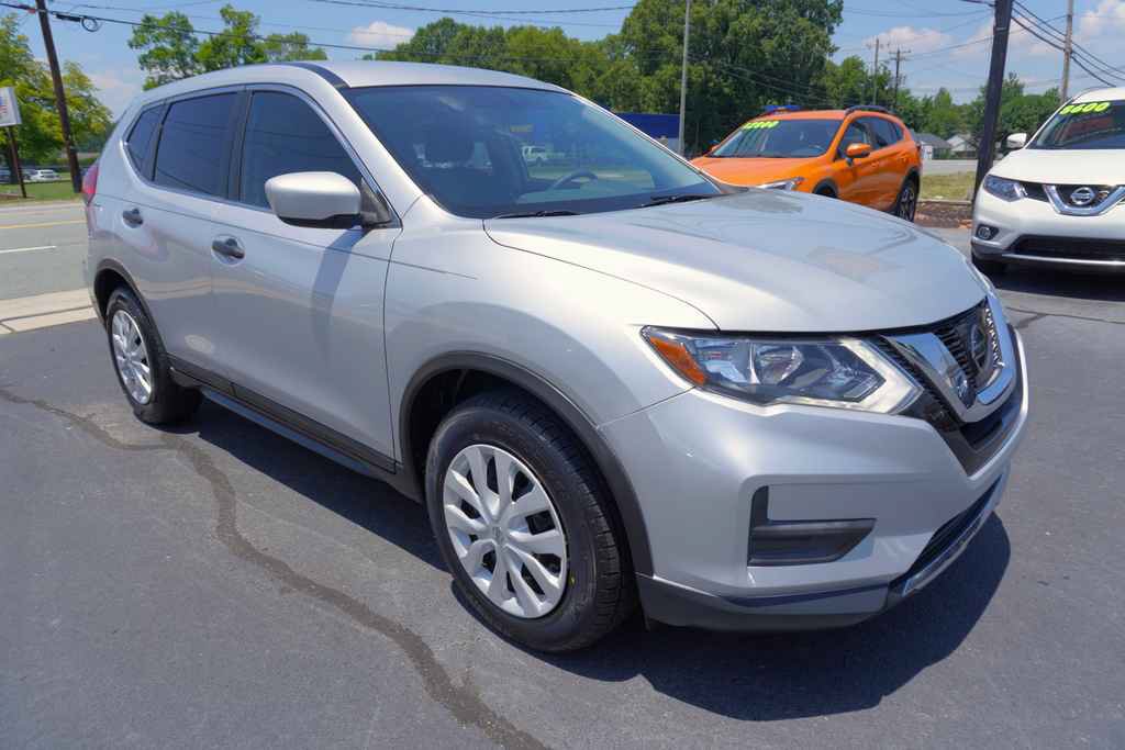 Used 2017 Nissan Rogue S FWD image 4