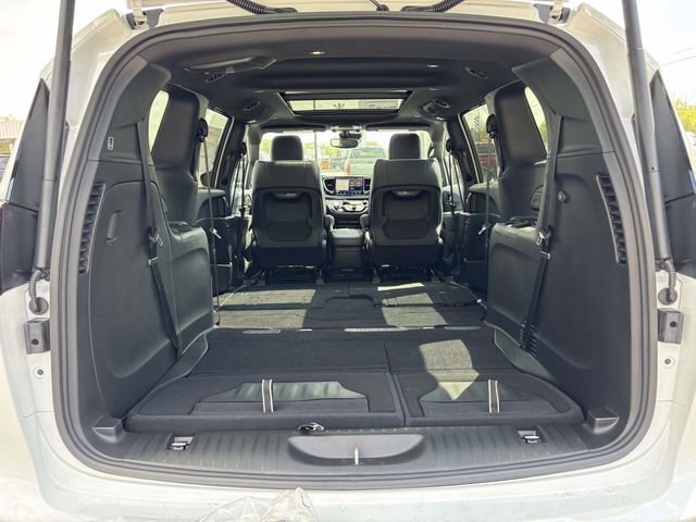 New 2027 Chrysler Pacifica Limited FWD image 35
