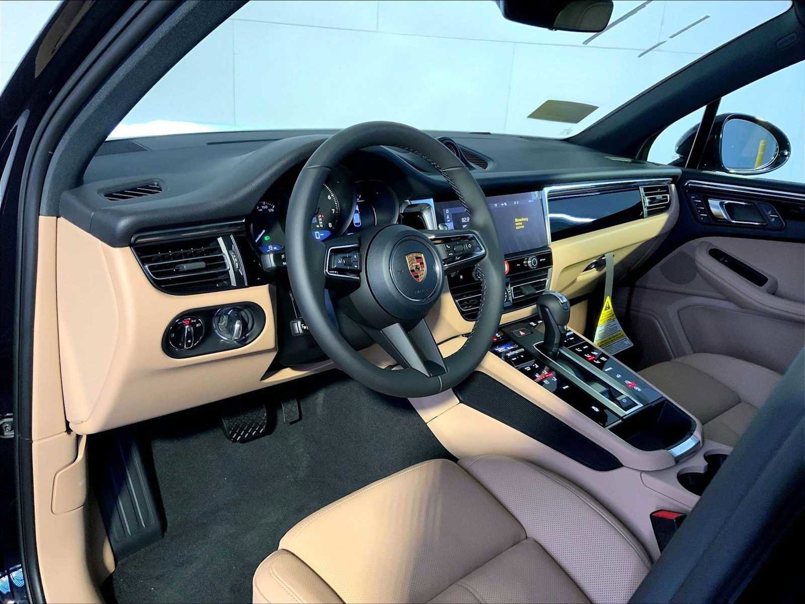New 2026 Porsche Macan AWD/4WD image 4