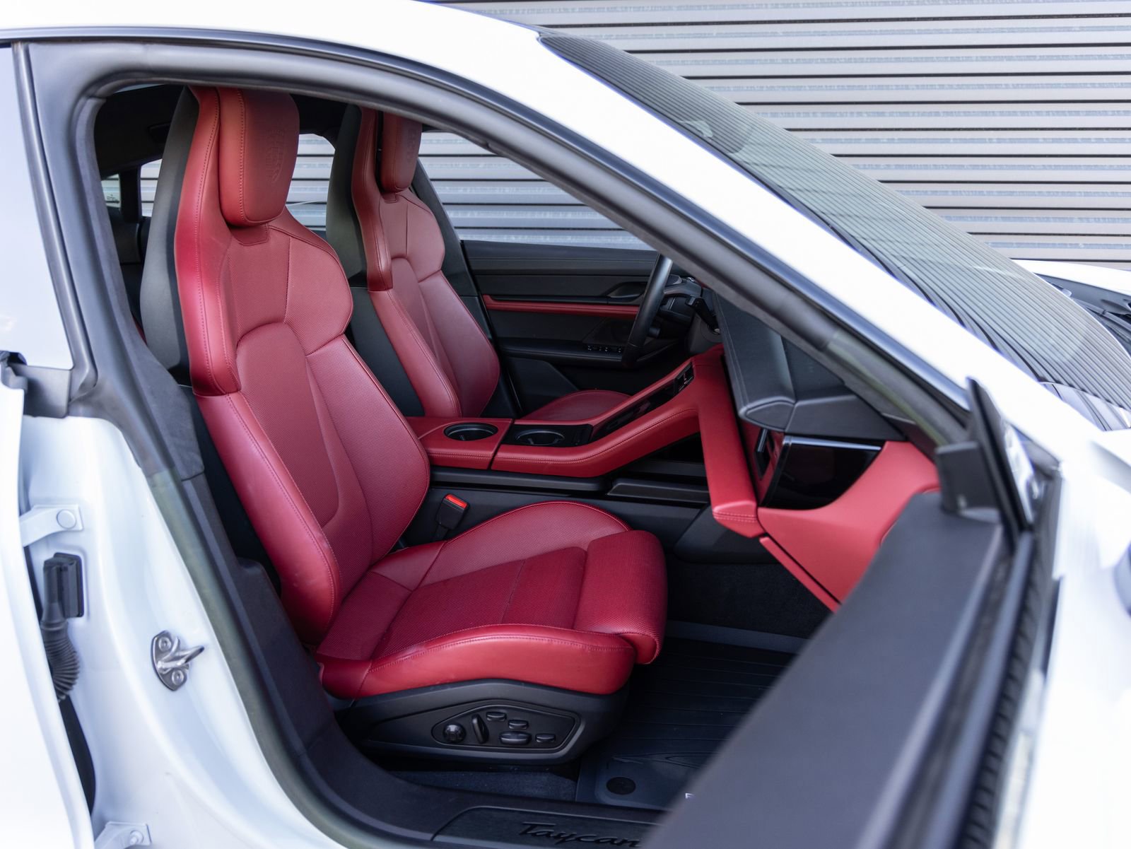 Certified 2023 Porsche Taycan GTS image 34