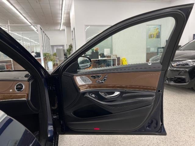 Used 2017 Mercedes-Benz S 550 4MATIC Sedan w/ Premium Package image 36