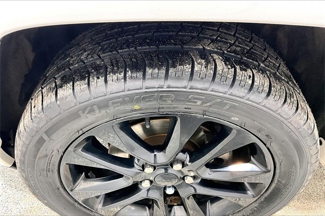 Used 2020 Jeep Grand Cherokee Altitude image 36