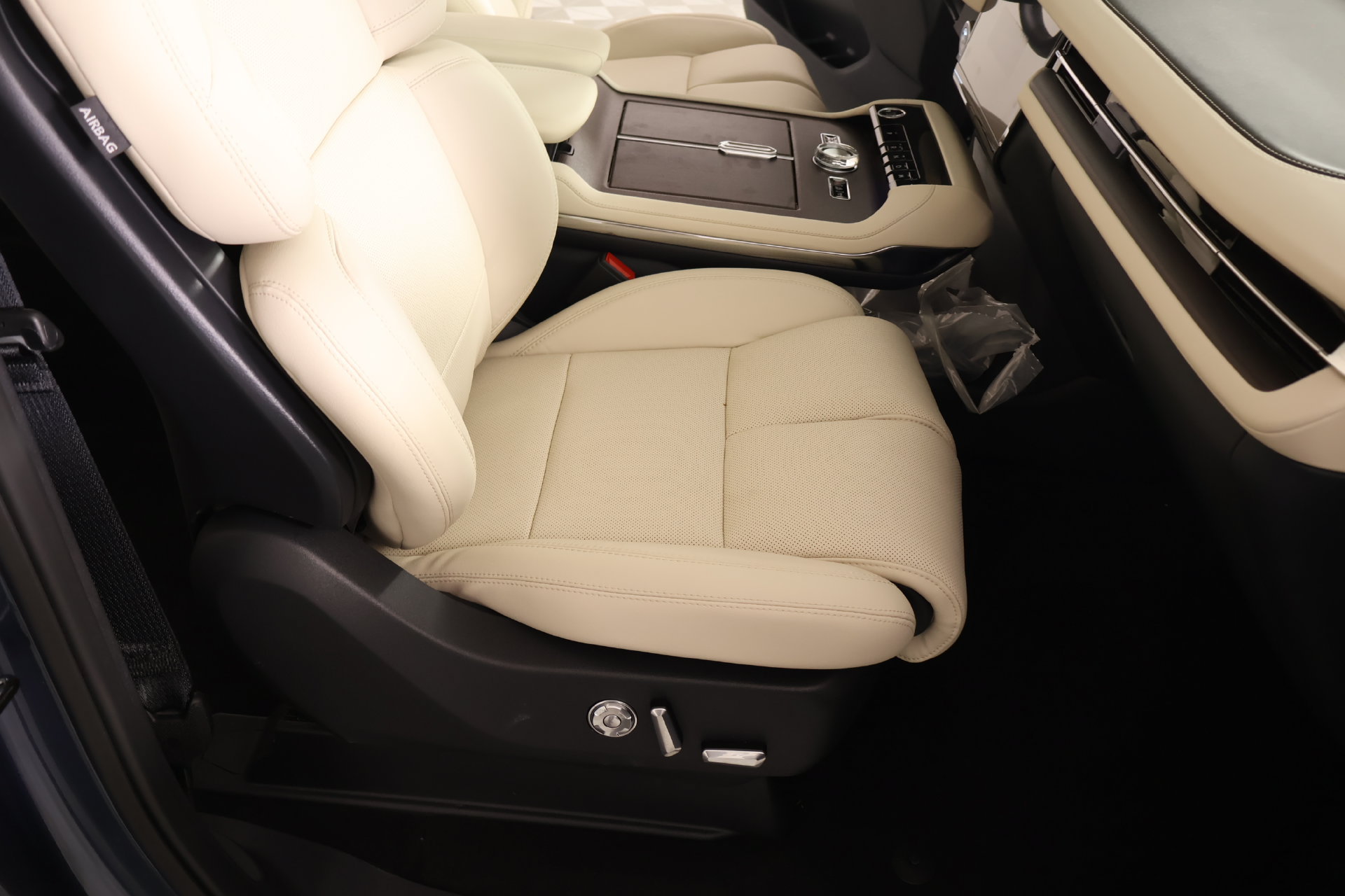 New 2027 Lincoln Navigator L Reserve AWD/4WD image 14