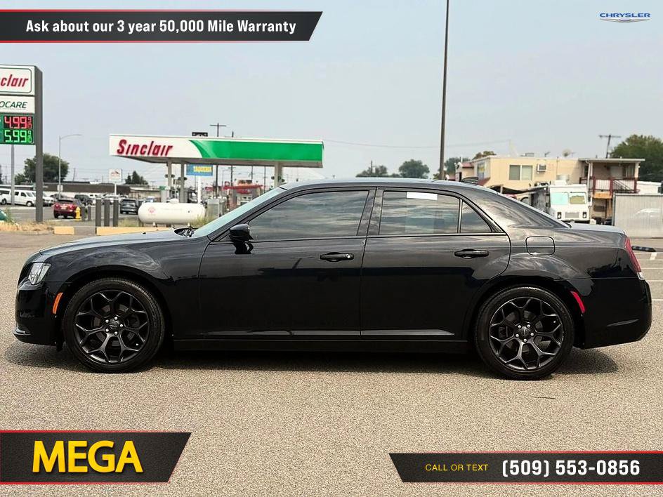 Used 2019 Chrysler 300 Touring w/ Sport Appearance Package RWD image 5