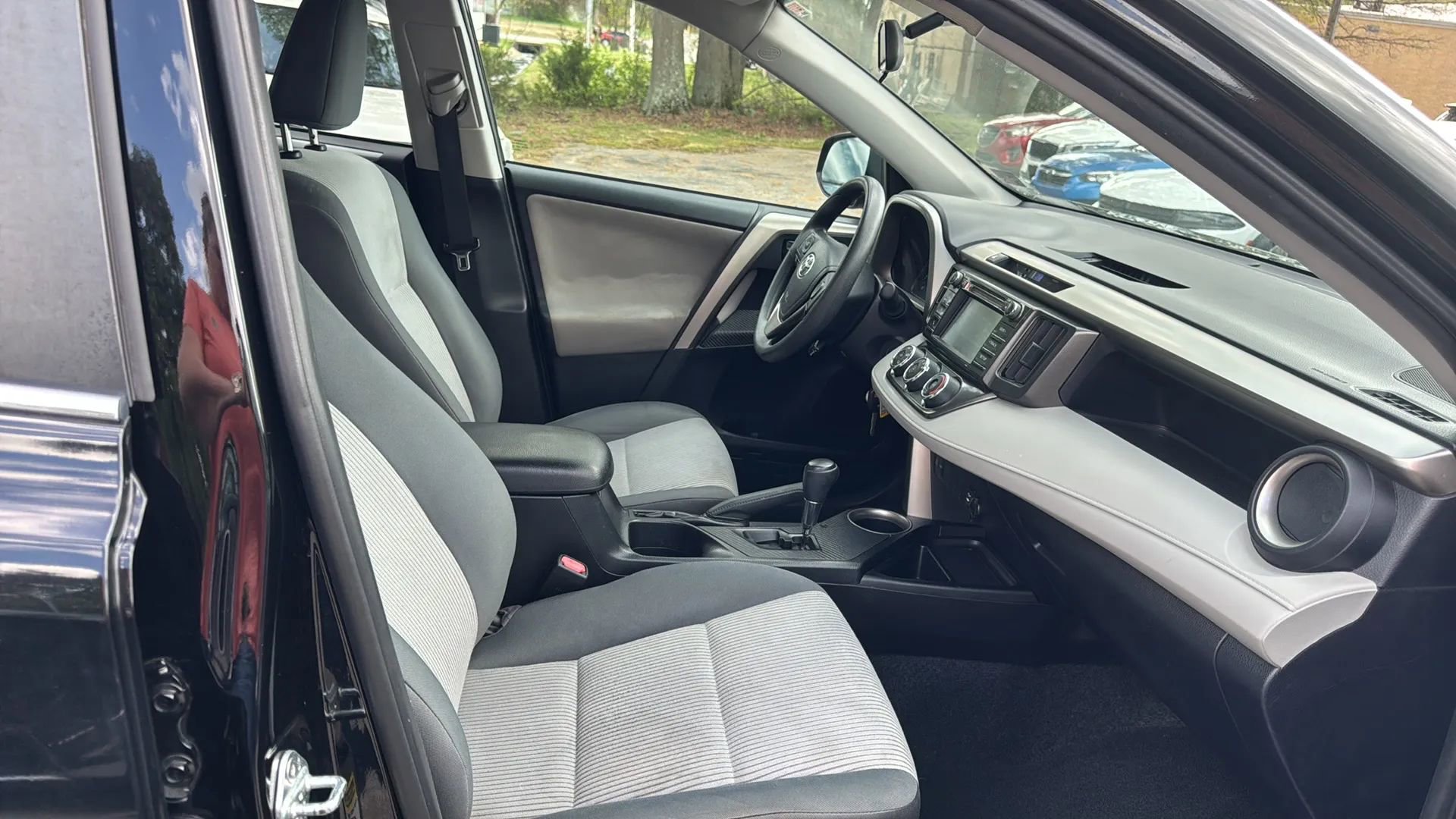 Used 2015 Toyota RAV4 LE image 12