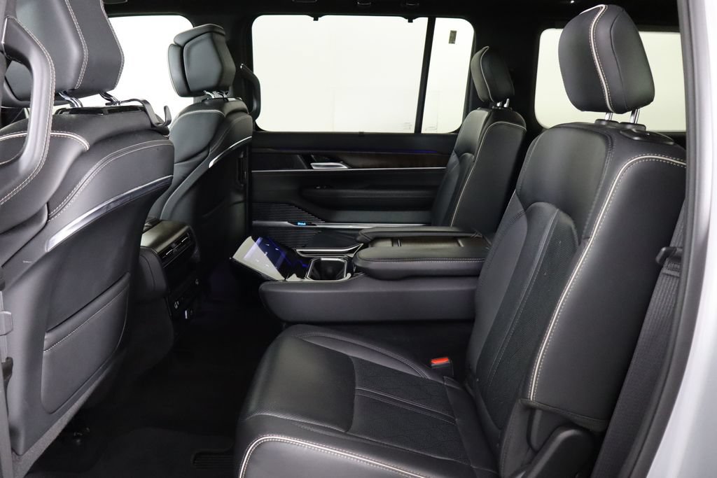 Used 2023 Jeep Grand Wagoneer L Series II w/ Premium Group II AWD/4WD image 16