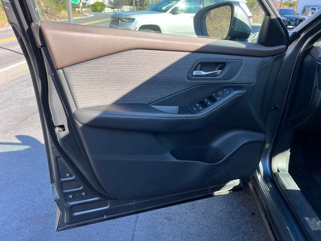 Used 2023 Nissan Rogue SV image 8