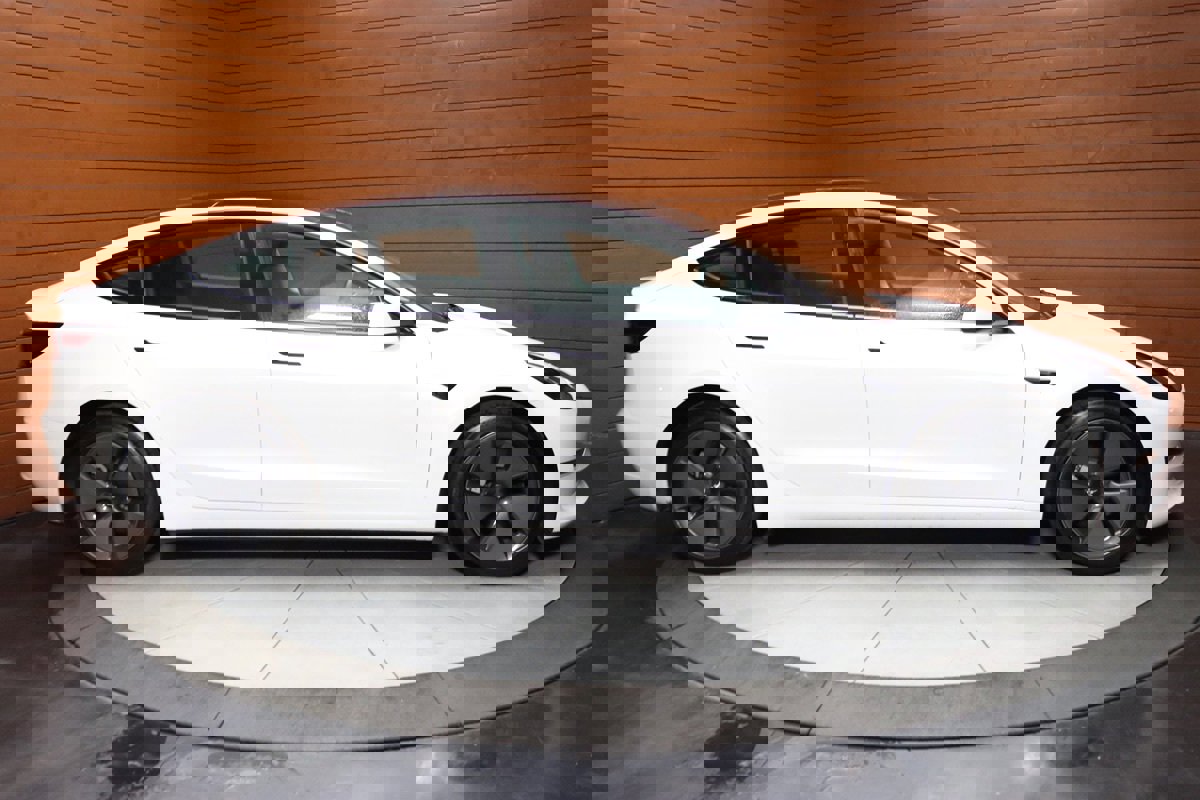 Used 2023 Tesla Model 3 Standard Range image 19