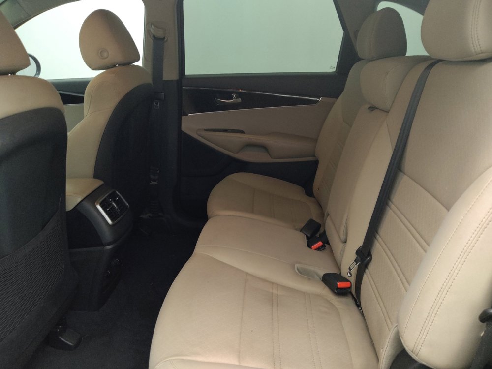 Used 2020 Kia Sorento S image 18
