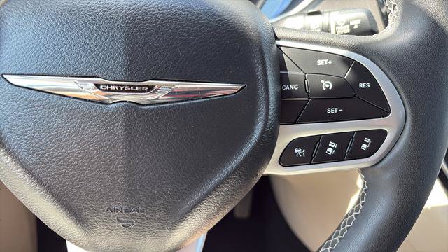 Used 2023 Chrysler Pacifica Touring-L FWD image 15