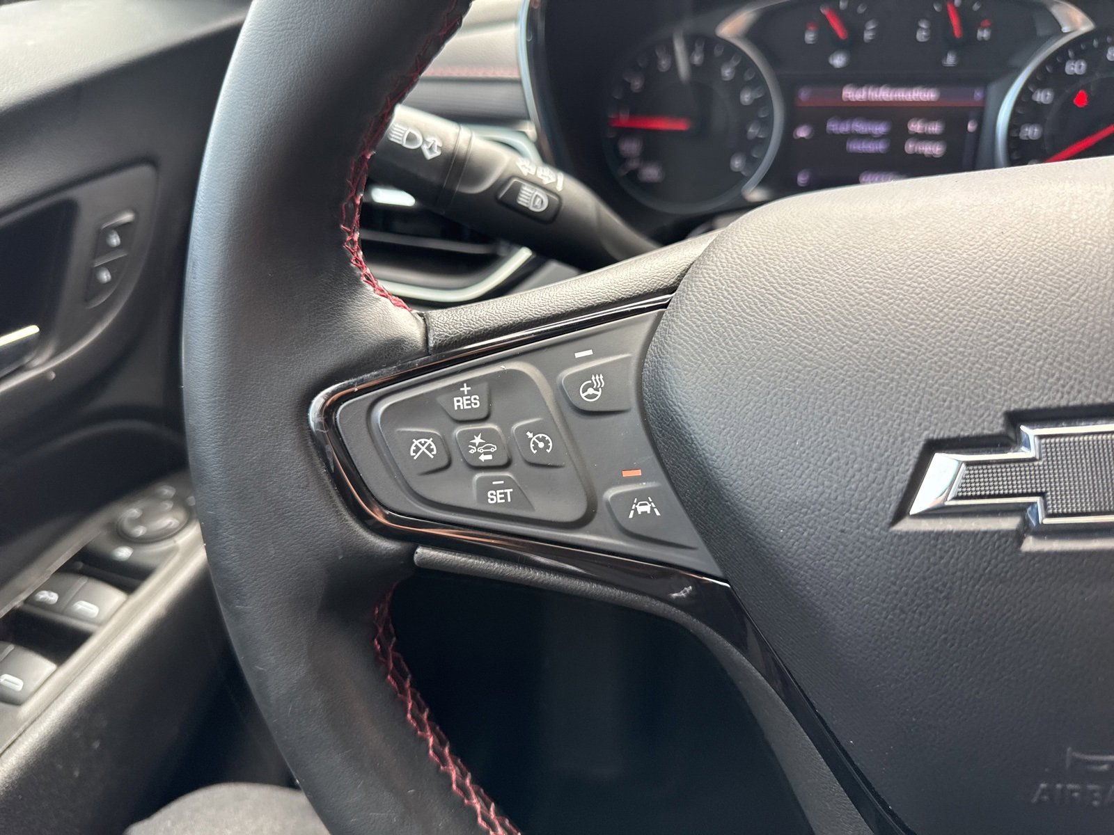 Used 2023 Chevrolet Equinox RS w/ RS Leather Package image 35