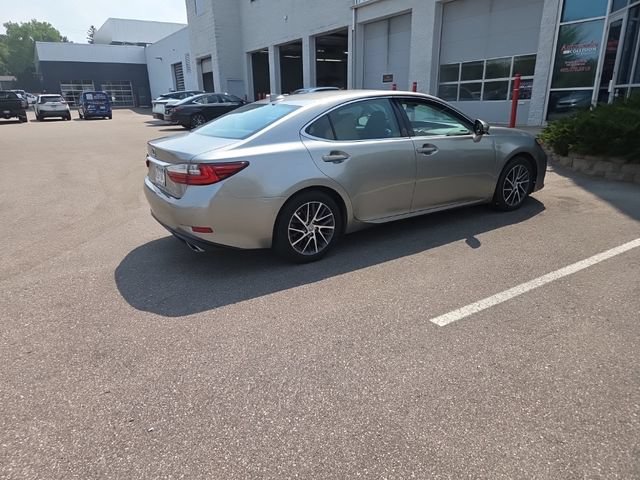 Used 2016 Lexus ES 350 w/ Luxury Package w/Wood Trim FWD image 16