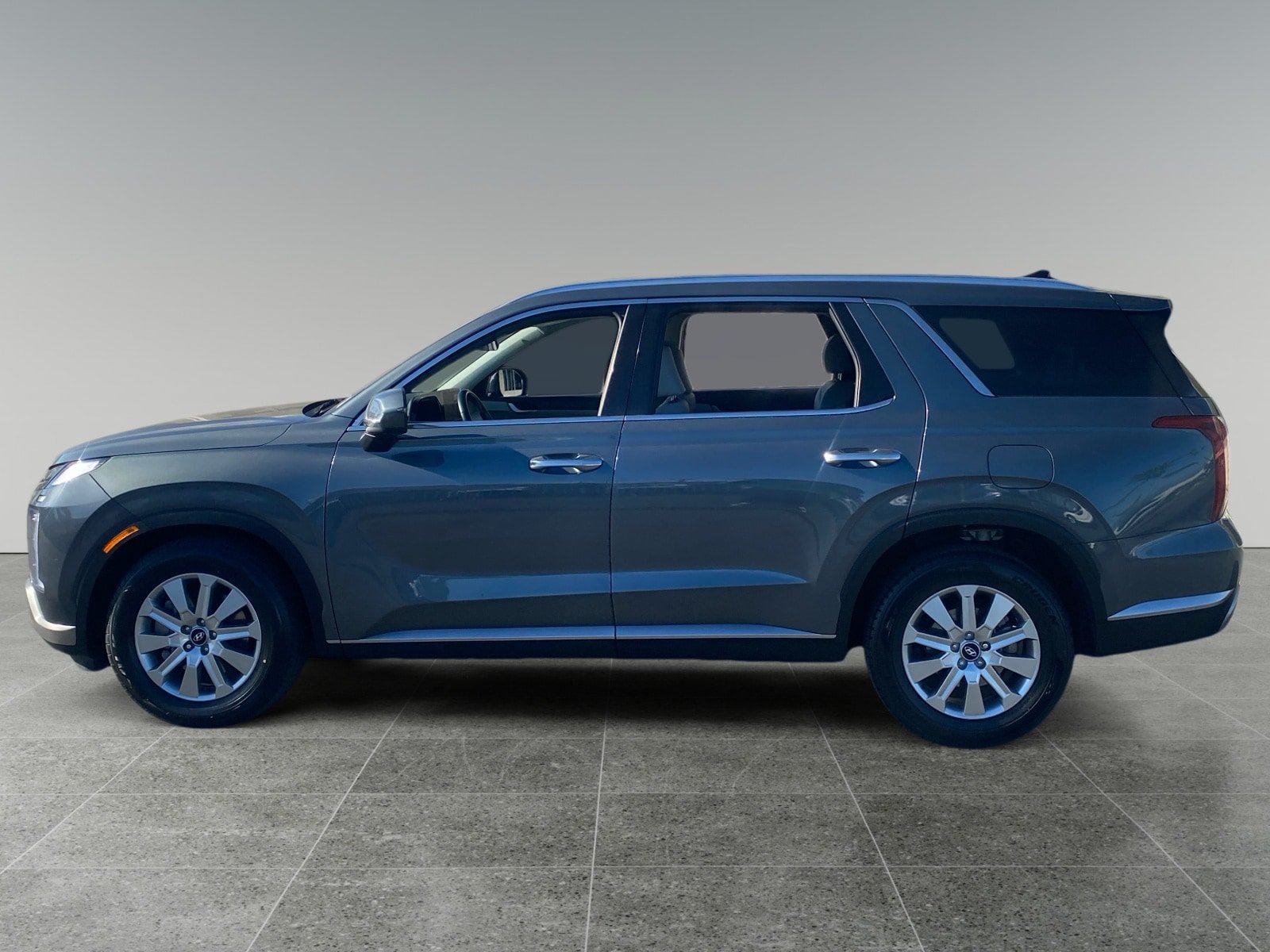 Used 2024 Hyundai Palisade SEL FWD image 2