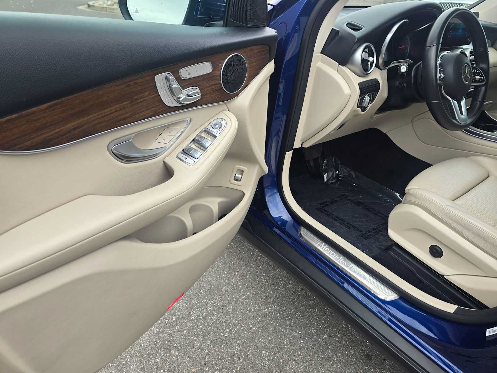 Used 2021 Mercedes-Benz GLC 300 4MATIC image 21