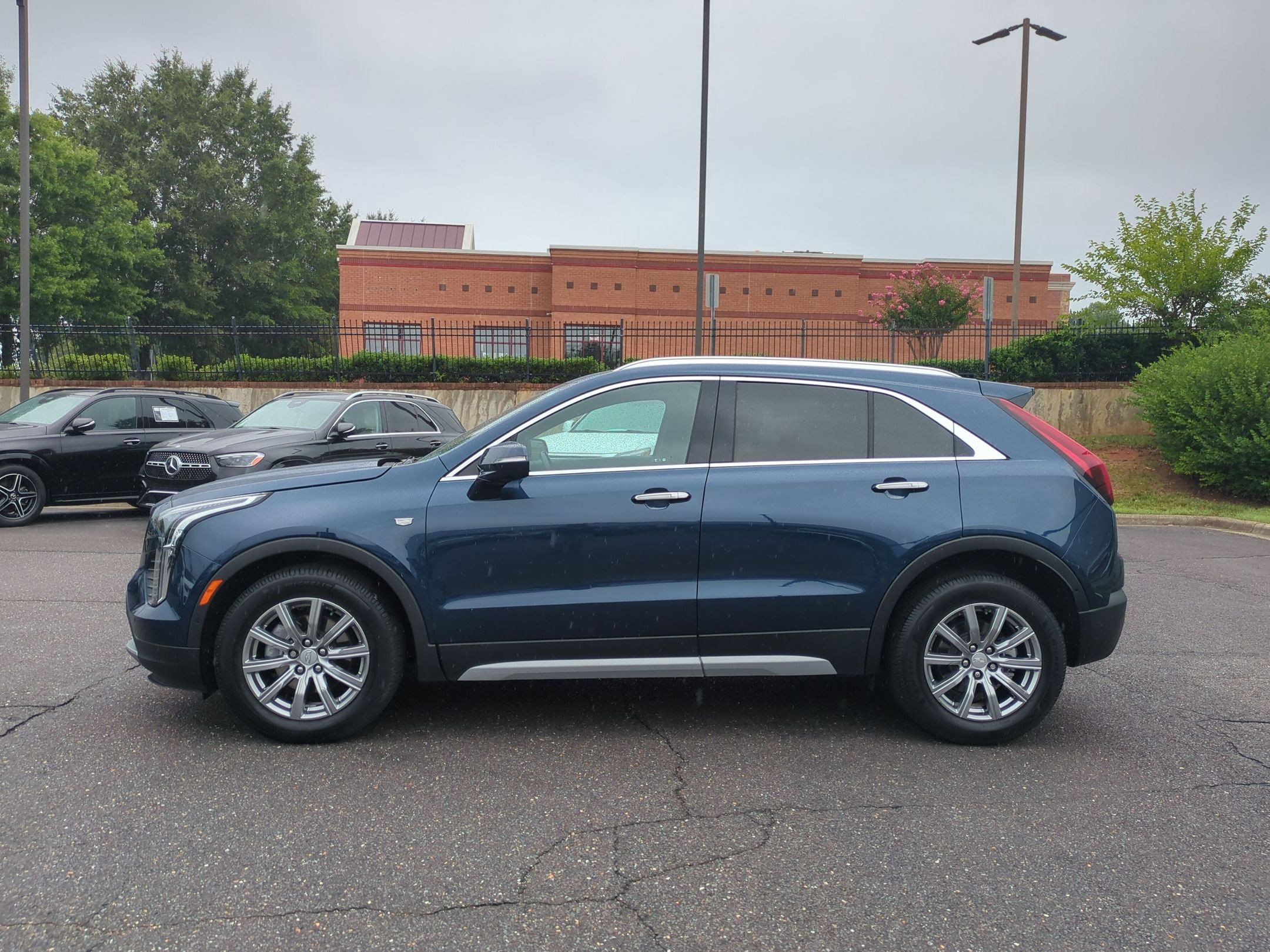 Used 2020 Cadillac XT4 Premium Luxury w/ Enhanced Visibility Package AWD/4WD image 6
