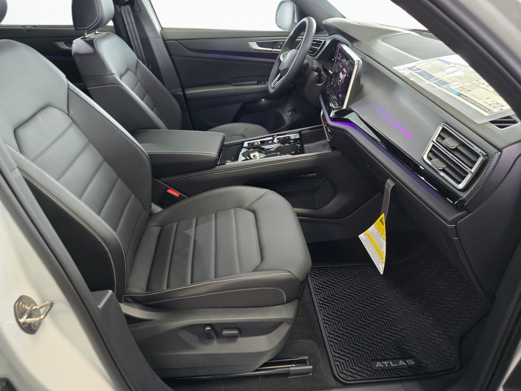 New 2024 Volkswagen Atlas Cross Sport SEL R-Line AWD/4WD image 30