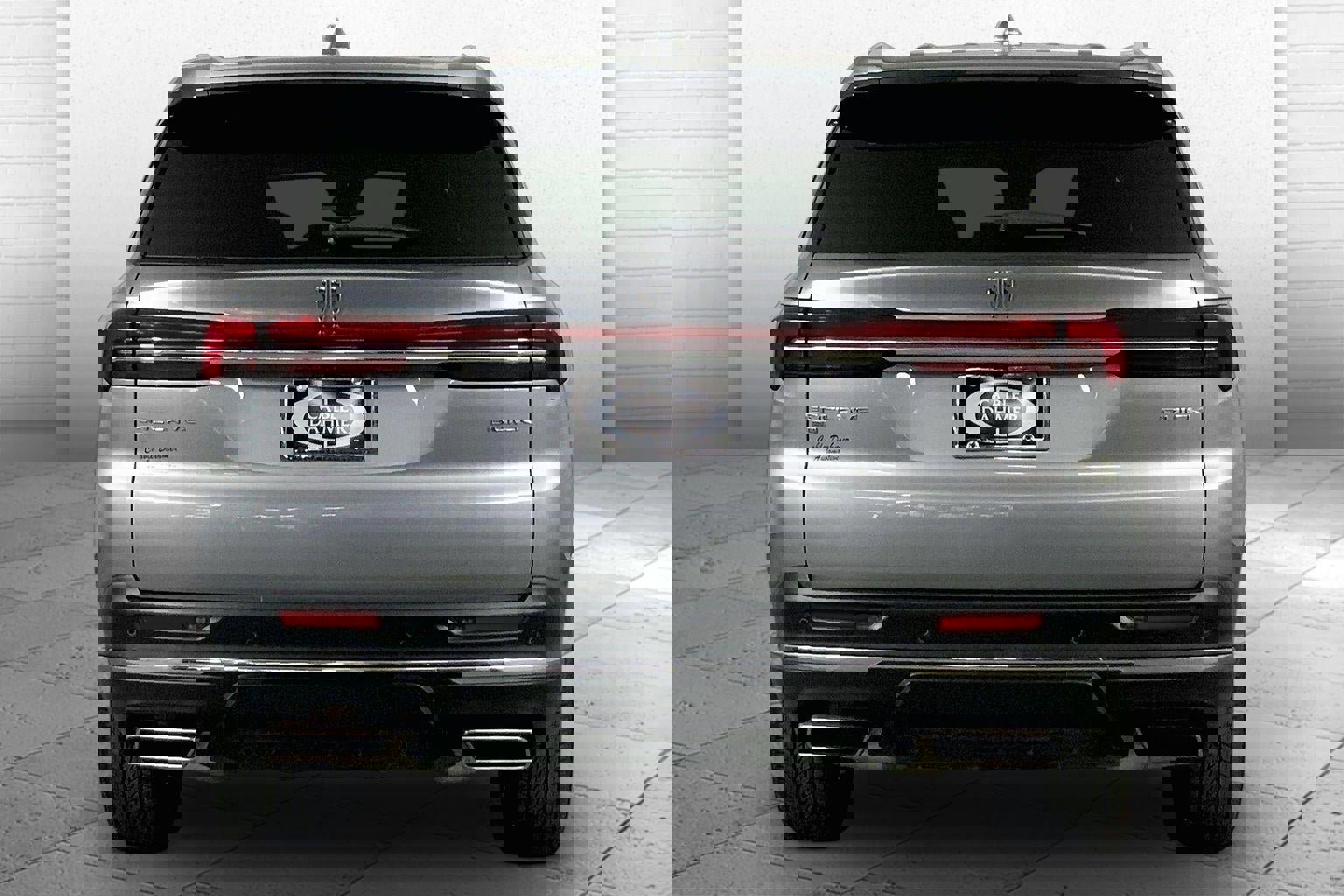 Used 2025 Buick Enclave Preferred image 3