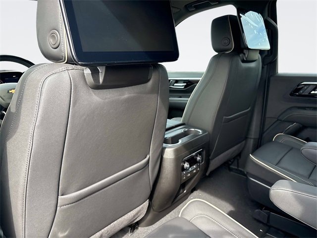 New 2026 Chevrolet Suburban Premier image 17