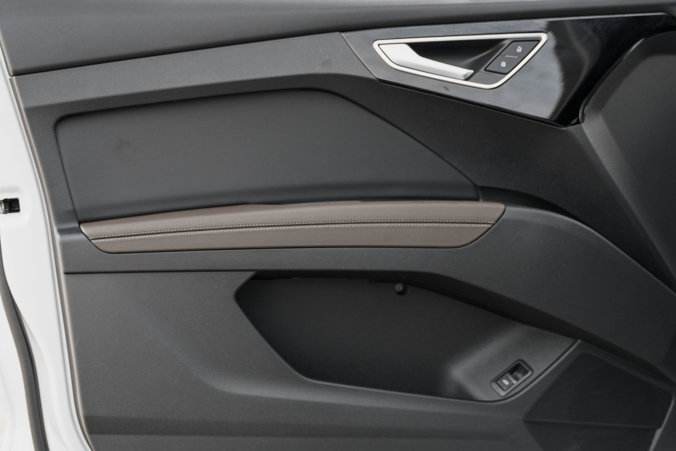 Used 2024 Audi Q4 e-tron Premium image 21