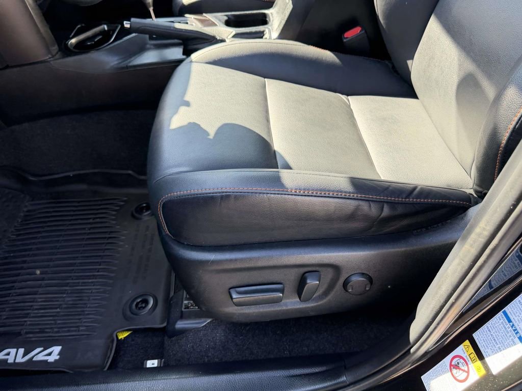 Used 2017 Toyota RAV4 SE image 17