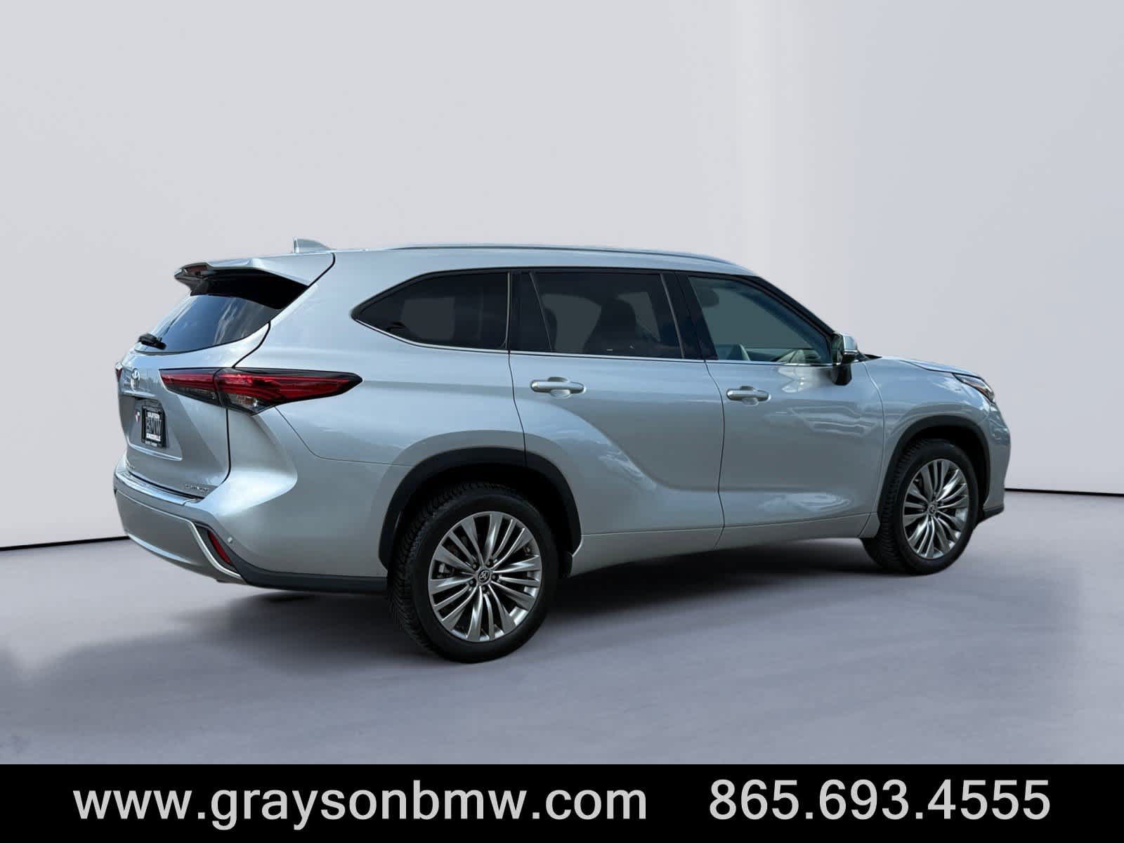 Used 2021 Toyota Highlander Platinum FWD image 3