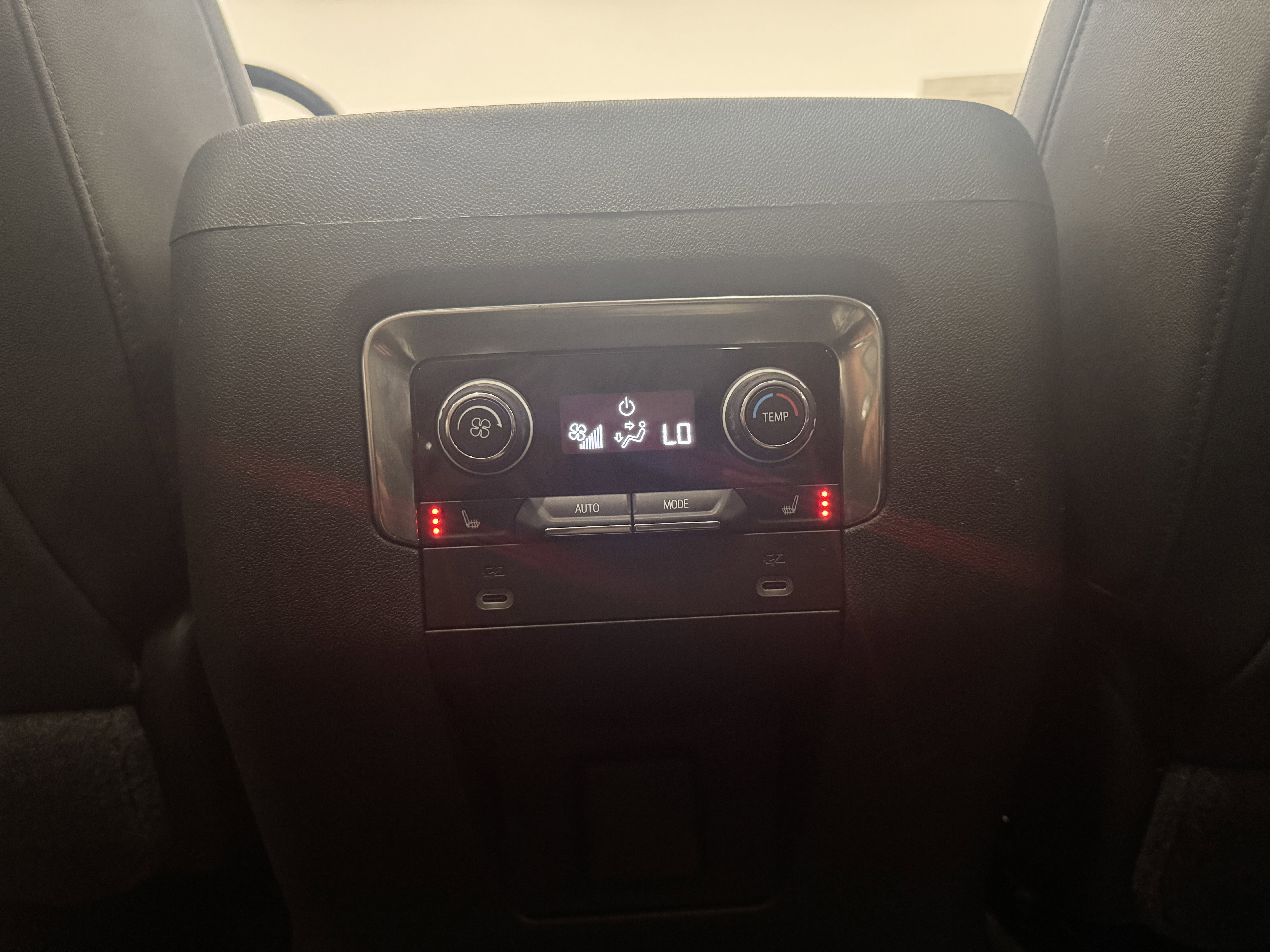 Used 2022 Chevrolet Suburban Z71 w/ Z71 Off-Road Package image 13