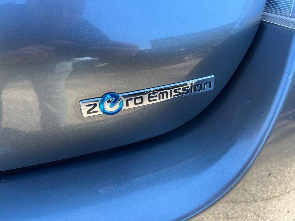 Used 2015 Nissan Leaf S w/ Charge Package FWD image 8