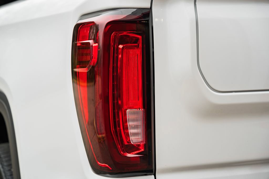 Used 2023 GMC Sierra 1500 Denali w/ Technology Package AWD/4WD image 10