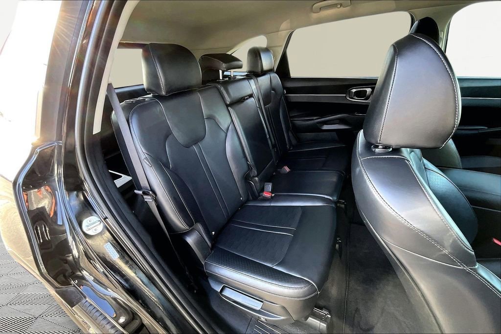 Used 2024 Kia Sorento S image 27