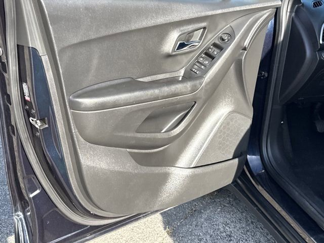 Certified 2022 Chevrolet Trax LT w/ Sport Edition image 13