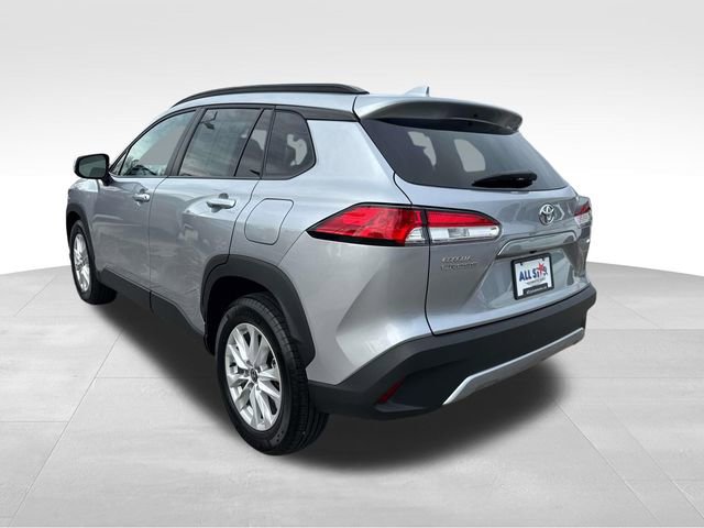 Used 2024 Toyota Corolla Cross LE image 6