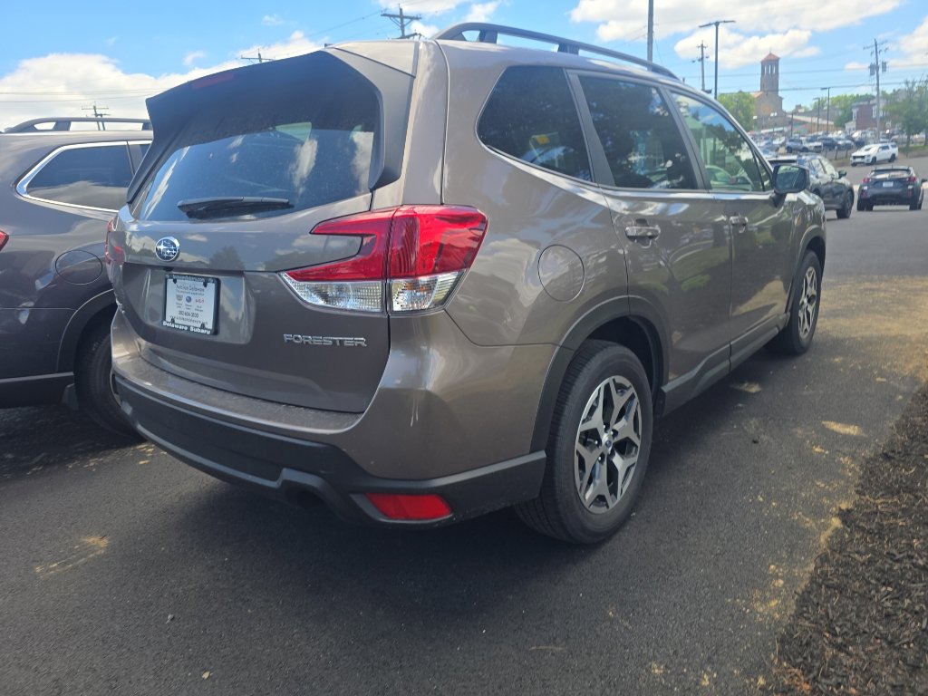Used 2023 Subaru Forester Premium AWD/4WD image 4
