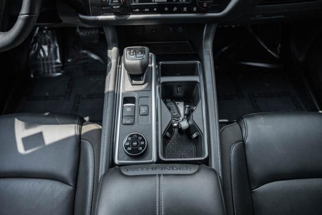 Used 2023 Nissan Pathfinder SL image 28