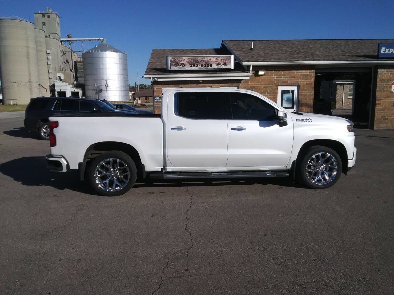 Used 2020 Chevrolet Silverado 1500 High Country w/ Technology Package image 2