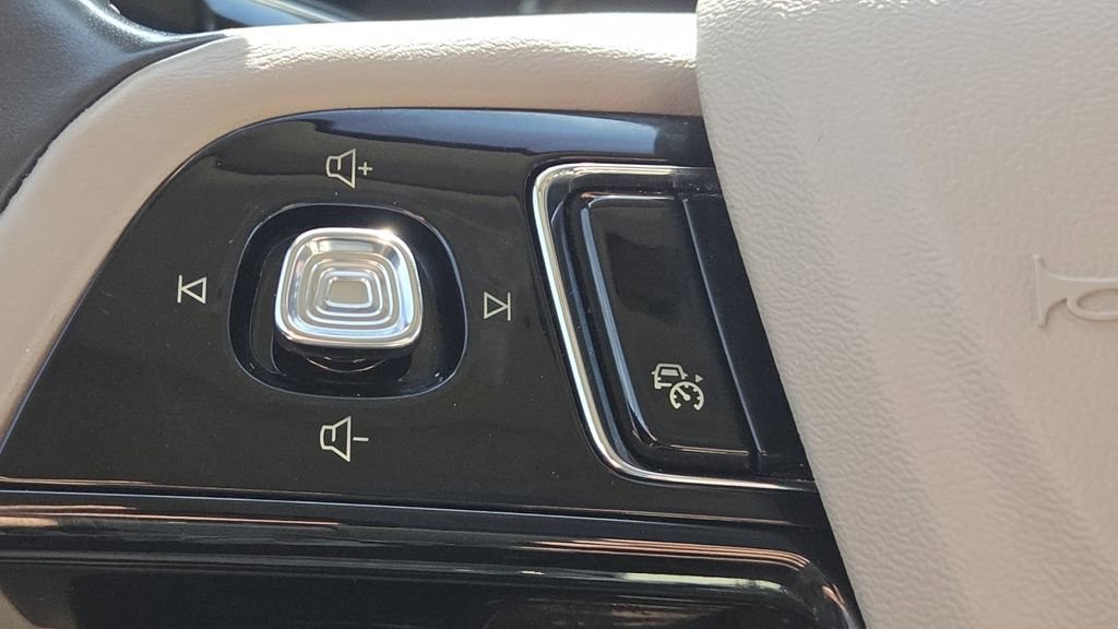 Used 2020 Lincoln Corsair Reserve w/ Equipment Group 201A image 13