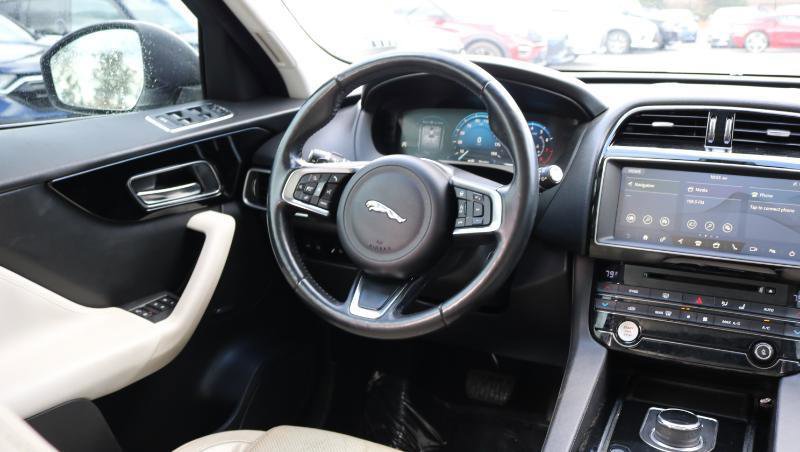 Used 2018 Jaguar F-PACE Prestige image 22