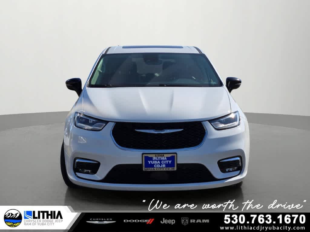 Certified 2024 Chrysler Pacifica Limited