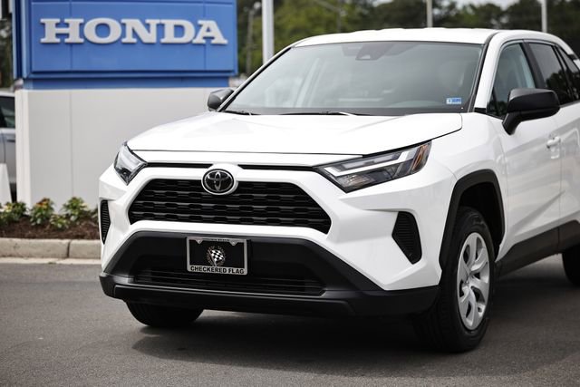 Used 2024 Toyota RAV4 LE AWD/4WD image 2