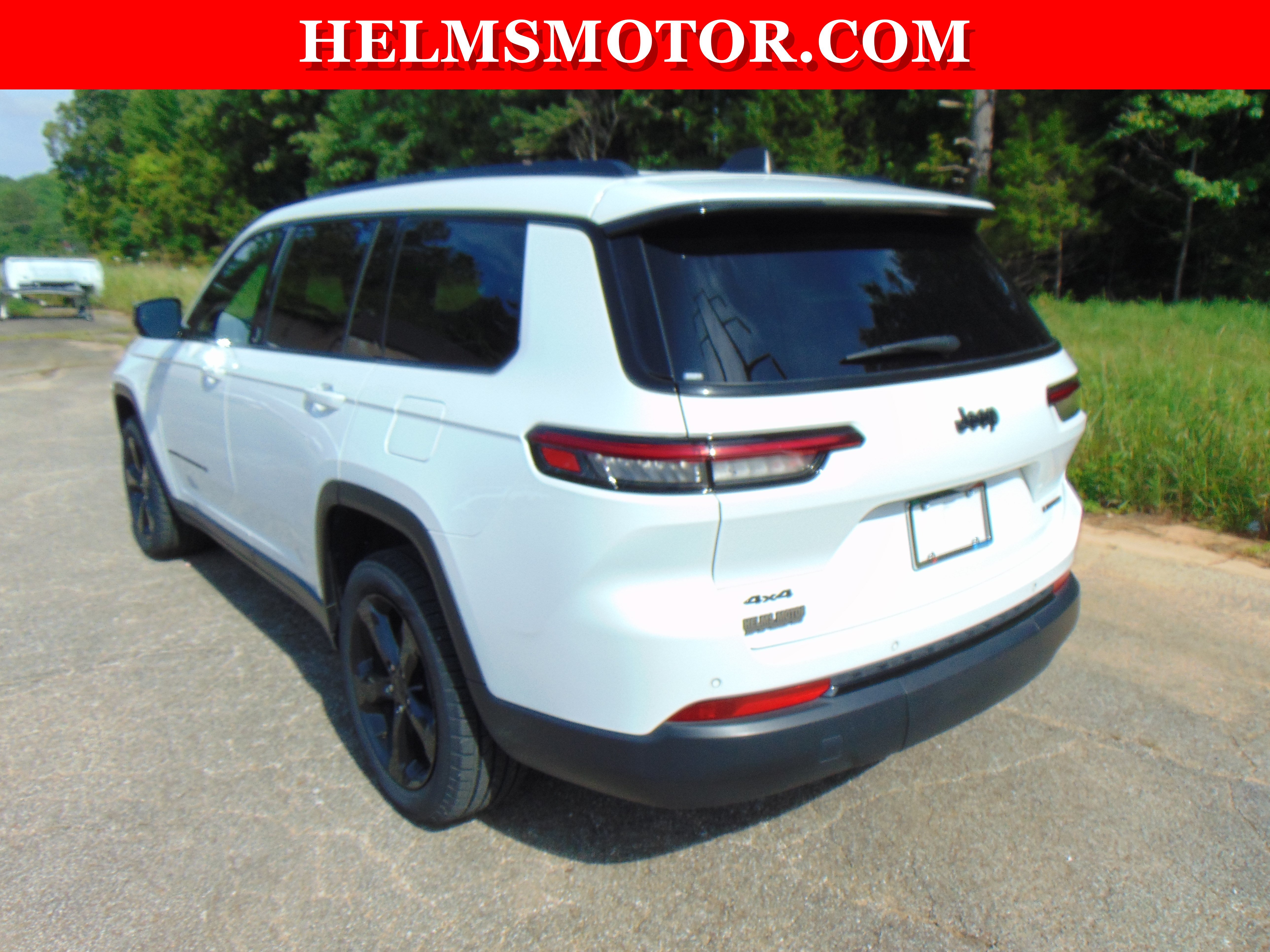 Used 2024 Jeep Grand Cherokee L Limited w/ Black Appearance Package AWD/4WD image 9