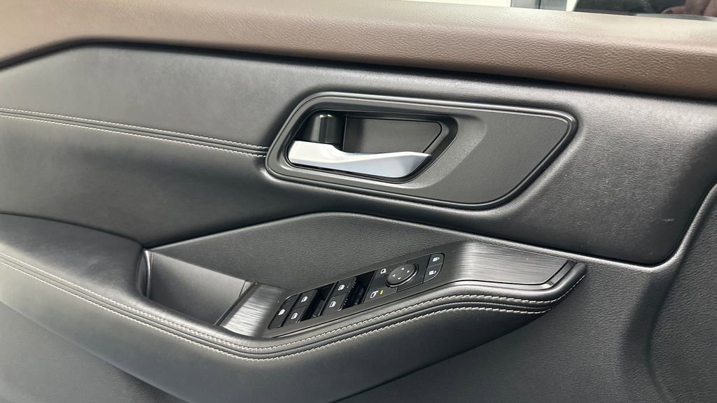 Certified 2023 Nissan Rogue SV w/ SV Premium B Package image 19