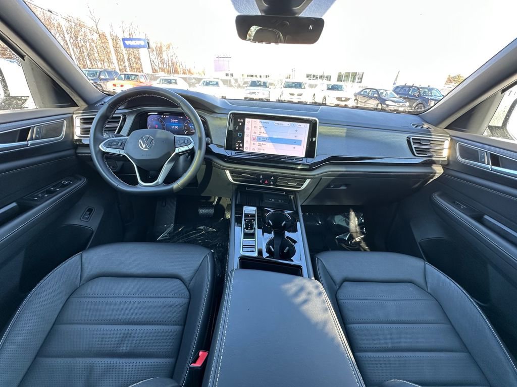Used 2025 Volkswagen Atlas Cross Sport SEL image 22
