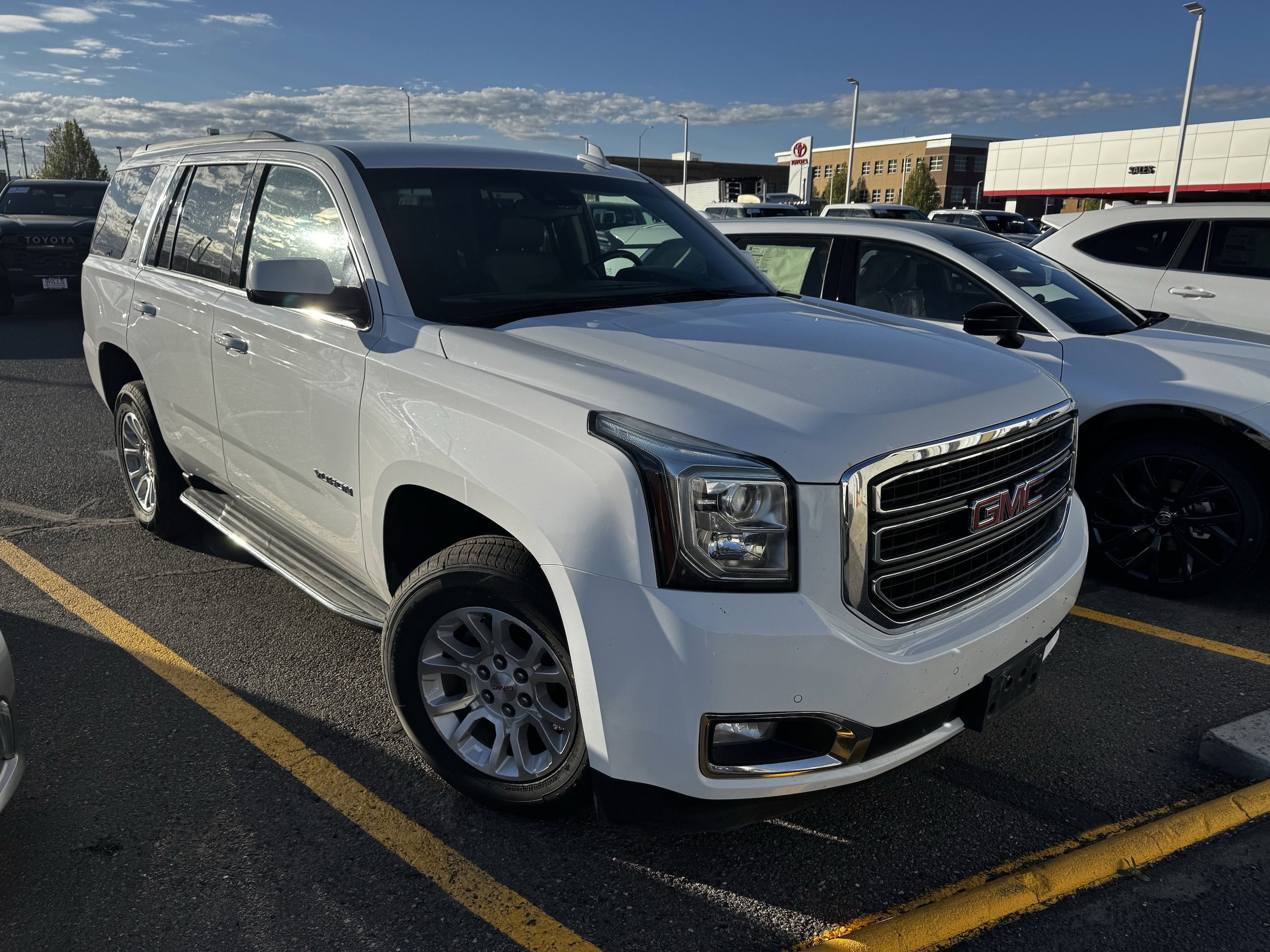 Used 2017 GMC Yukon SLT image 1