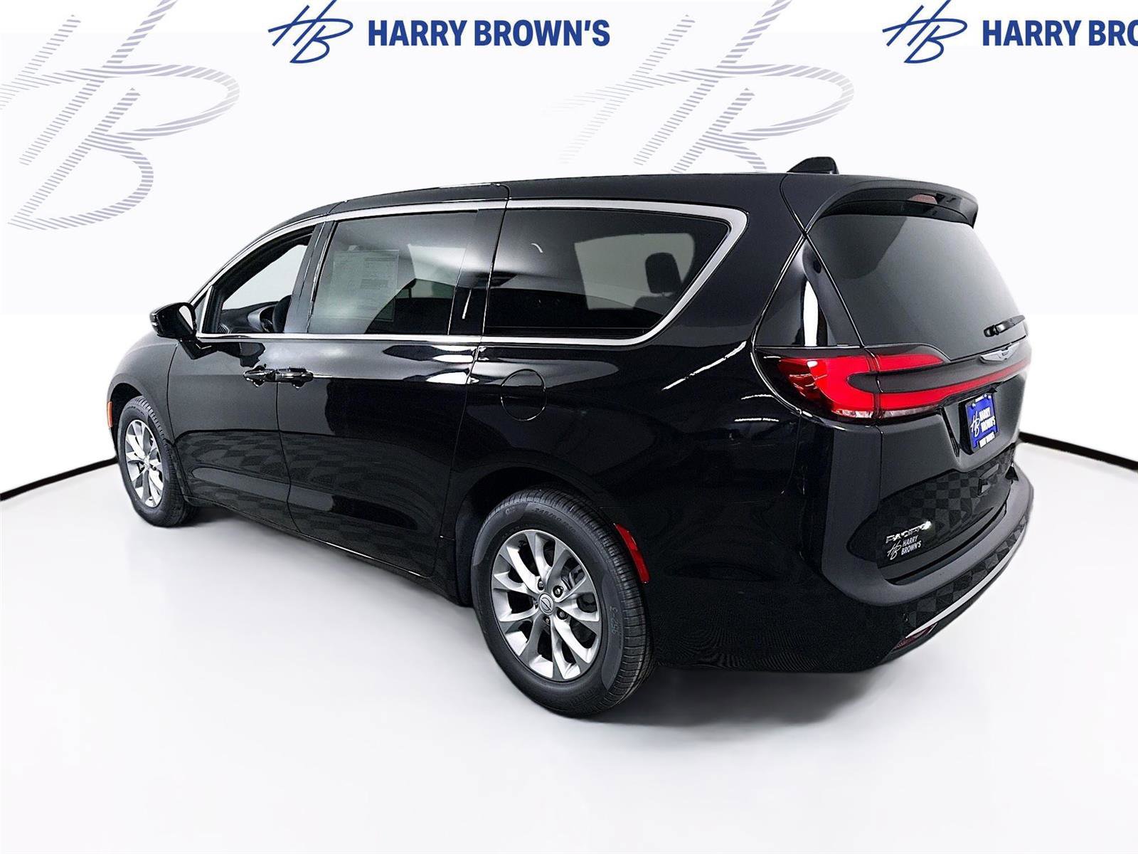 New 2026 Chrysler Pacifica Limited FWD image 32