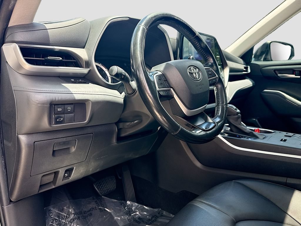 Used 2023 Toyota Highlander XLE FWD image 10